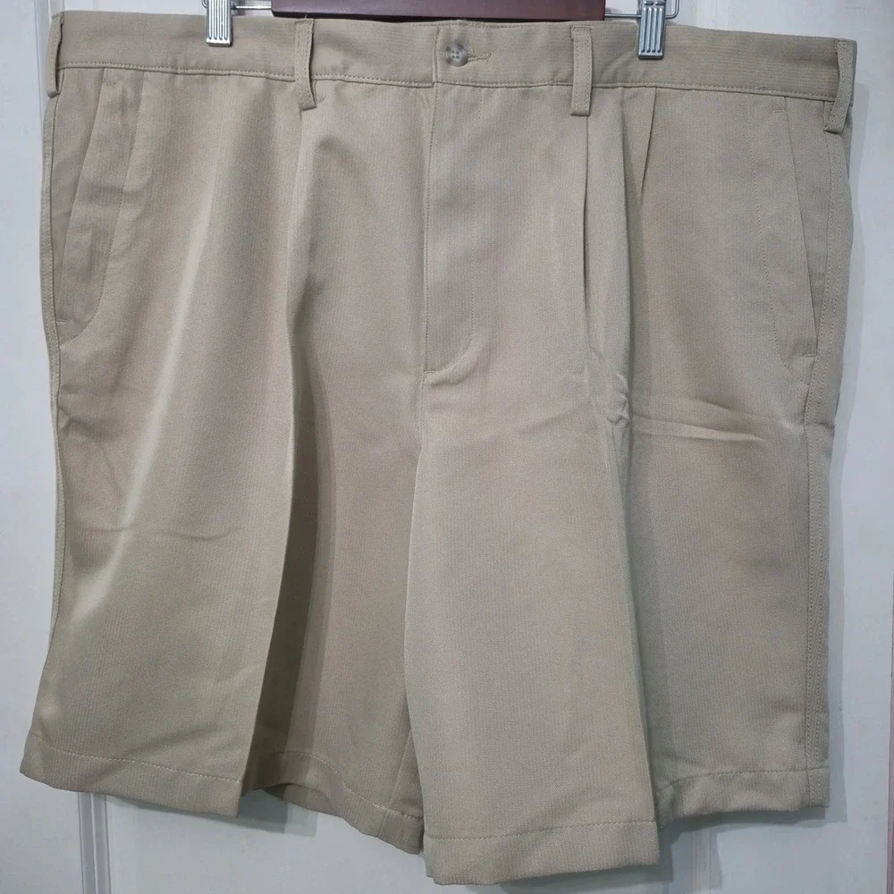Dockers Golf Mens Tan Khaki Pleated Relaxed Fit Shorts 44 9.5 Inseam NWT